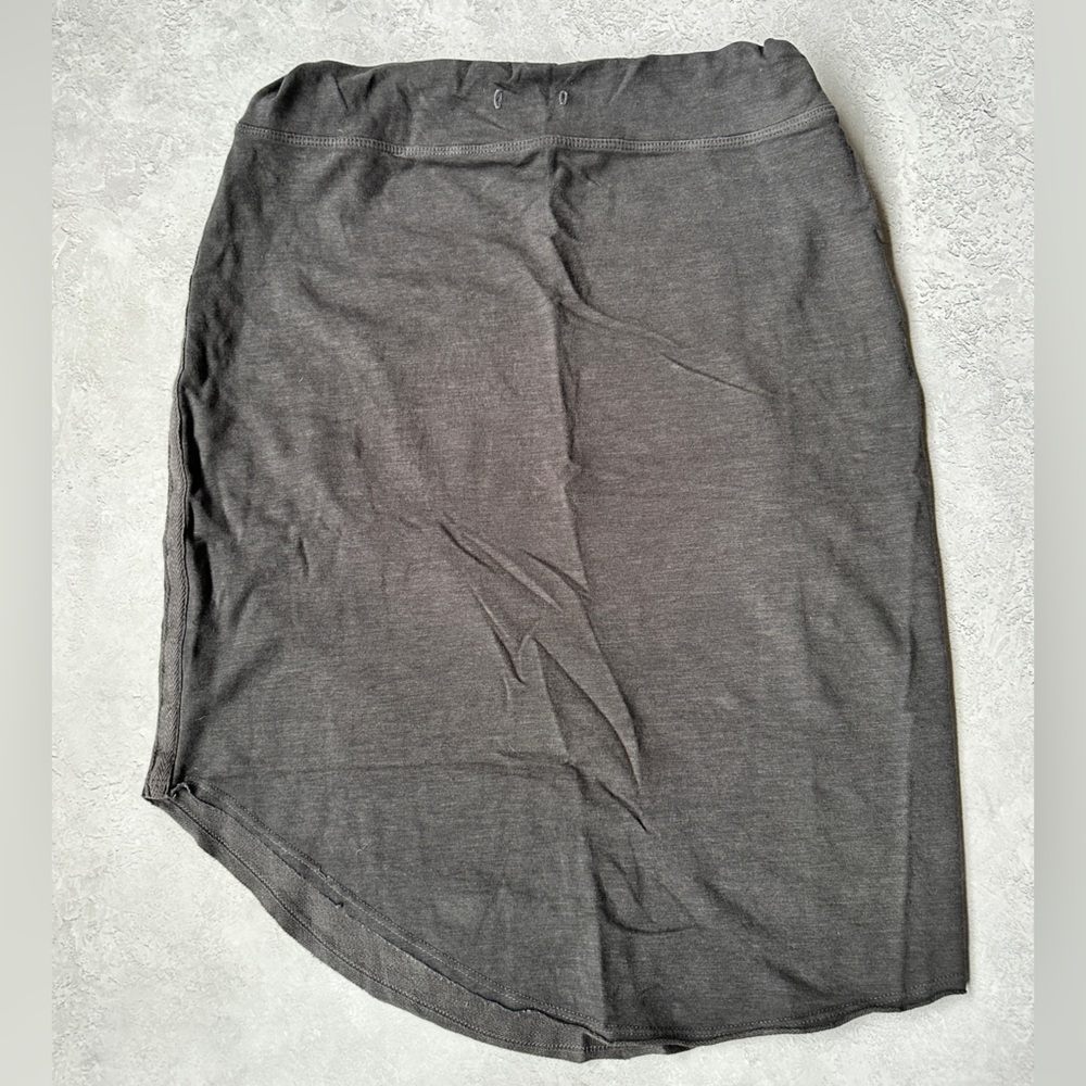 Sundry Lightweight Knit Skirt in grey